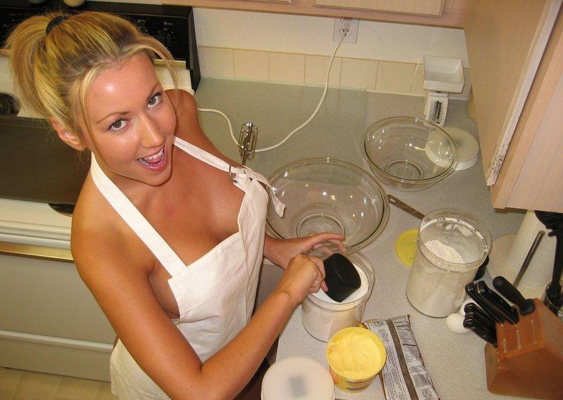 Пизда русской девушки на кухне