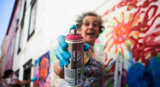 ta grand mère fait du street art