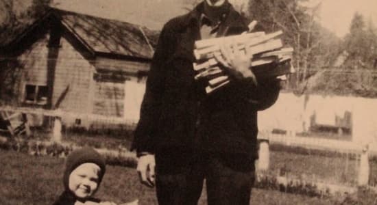 David Lynch à 3 ans, récolte du bois avec son père Donald Walton Lynch