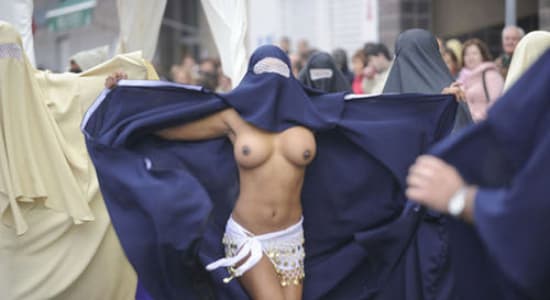 Derière la Burqa
