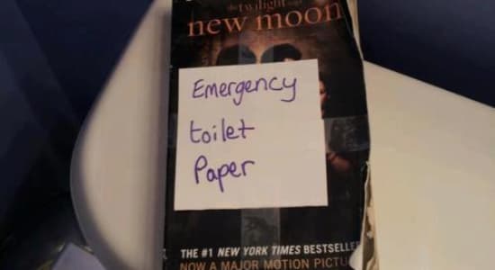 New moon peut vous sauver la vie (Toilet Paper)