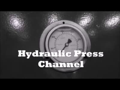 Ecraser une presse hydraulique avec une presse hydraulique