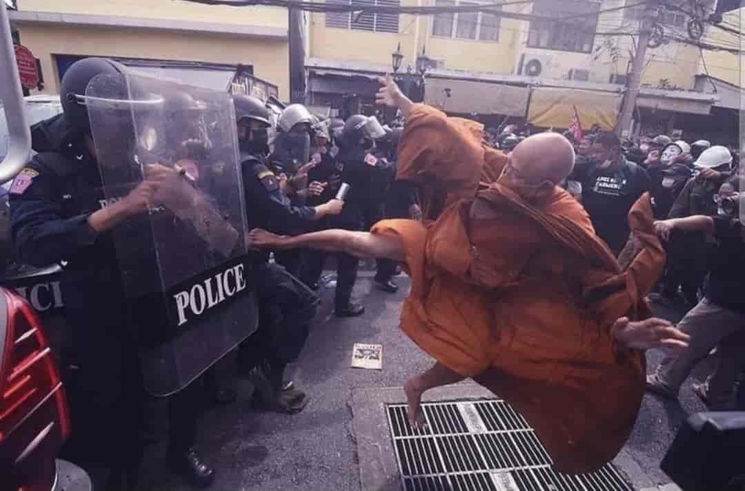 Le moine et le policier