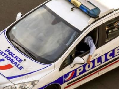  Vaujours : un policier plante des ciseaux dans la gorge d'un ado