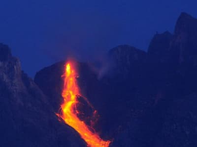 Une touriste meurt en tombant dans un volcan alors qu'elle posait pour une photo.
