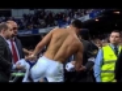 C.Ronaldo casse le nez d'un supporter et lui offre son t-shirt