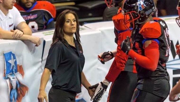 Jen Welter Premiere coach NFL feminine
