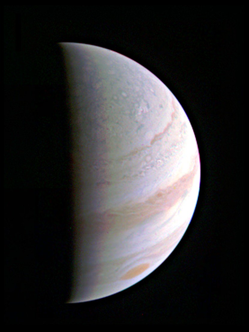 Le premier survol de Juno au dessus de Jupiter réussi