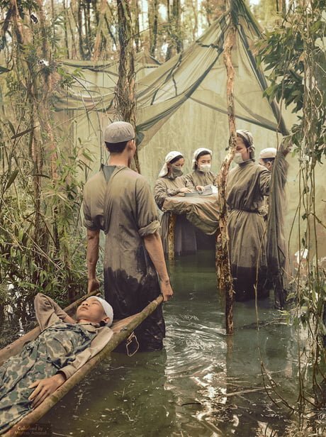 Une salle d'opération Nord Vietaniemme pendant la guerre du Vietnam, vous reprendrez bien du paludisme avec votre gangrène?