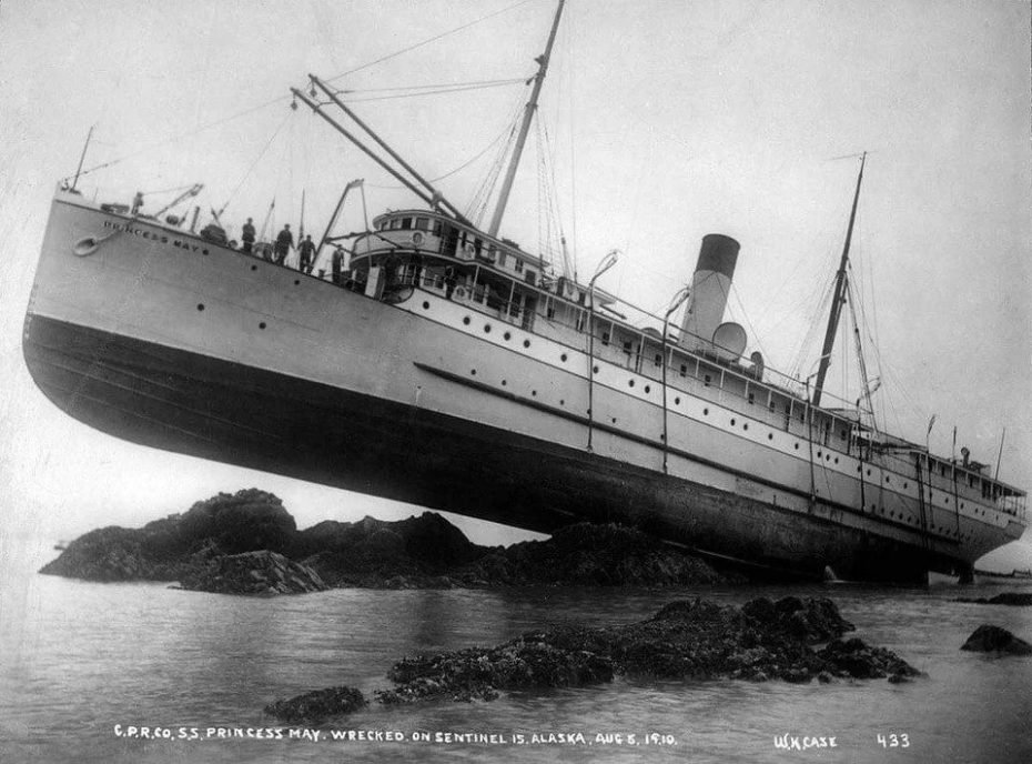 Le SS Princess May était un bateau à vapeur construit en 1888. Le navire est surtout connu pour s'être échoué en 1910,  complètement hors de l'eau.