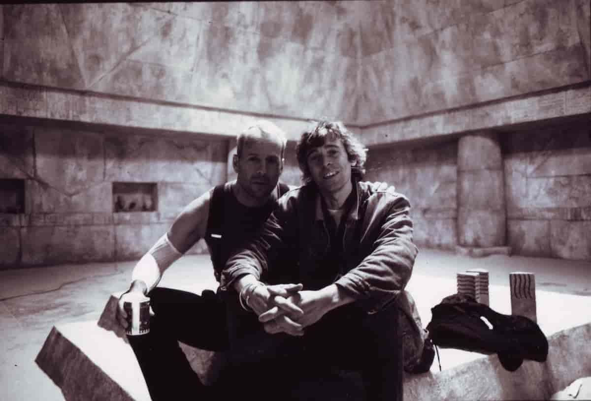 Bruce Willis et Pierre Bachelet sur le tournage de *en l'an 2101*