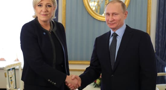 Vladimir Poutine serait pressenti comme premier ministre par Marine Le Pen (en télétravail)
