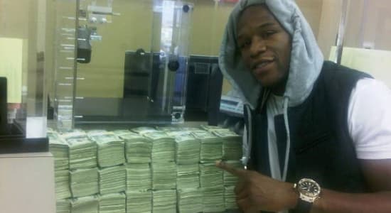 Quand Floyd Mayweather empoche son pactole
