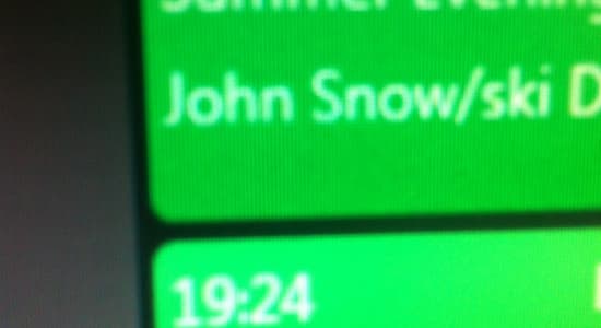 John Snow fait une pause ski/snowboard