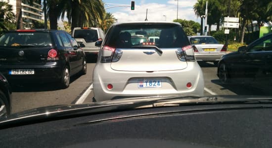 Drôle de logo cette Toyota IQ ?