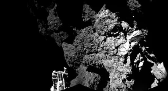 Philae sain et sauf sur la comète : premières images