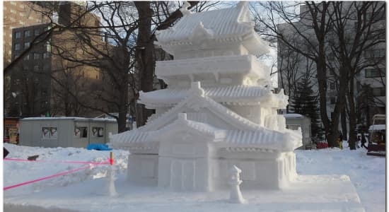 Sculpture de neige du yukimatsurie 