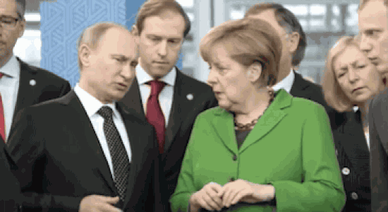 Petit jeu : Vous devez trouver ce que dit Poutine à Merkel