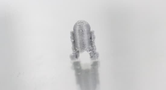 R2D2 miniature à l'imprimante 3D
