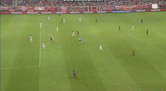Le but de Müller face à l'Olympiakos