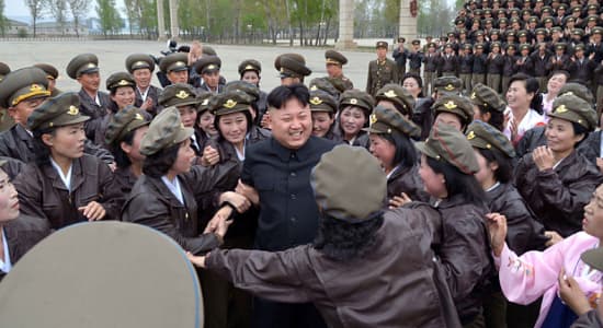 Le vénérable -&gt; Kim jong un &lt;- entrain de célébrer ça victoire 