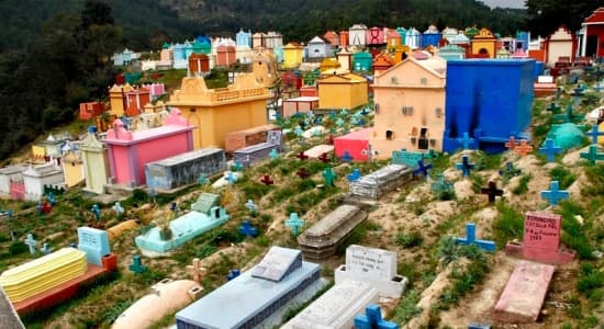 Les cimetières colorés au Guatemala