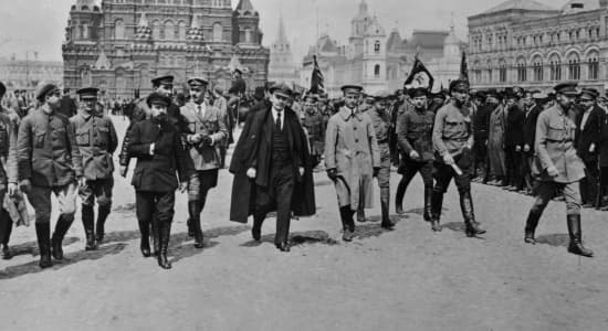 Lénine et son squad arrivent à la Place Rouge, le 25 mai 1919