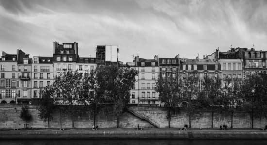 Quai de Seine en noir et blanc