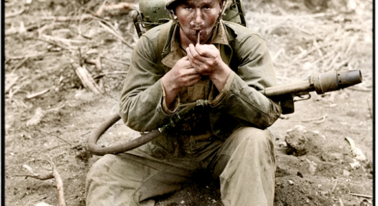 Soldat Marine avec un  M2-2 Flamethrower, Iwo Jima. February 1945. 