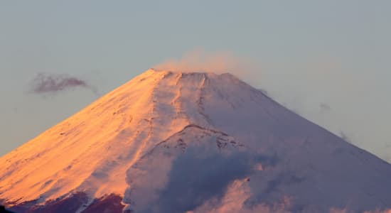 Vent balayant le Mont Fuji au couché de soleil