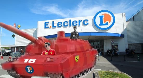 Le général Leclerc comandant un char Leclerc piloté par Charles Leclerc sponsorisé par Leclerc