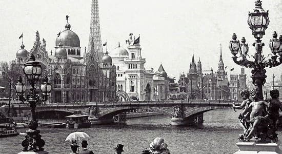 Photographie prise à Paris depuis le pont Alexandre III, durant l'Exposition universelle de 1900. 
