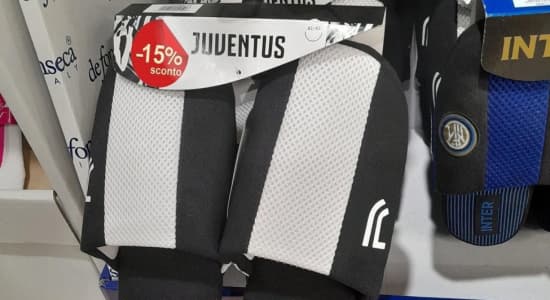 L'actualité fait vendre. Pour ceux qui ne sont pas au courant, la Juventus a pris 15pts de pénalité suite à des magouilles financières.