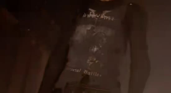 Le rappeur Playboi Carti avec un t-shirt Deathspell Omega aux Ardentes