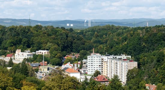 Czech Republic, on peut imaginer que ce sont les logements pour les employés qui iraient travailler aux usines en arrière plan