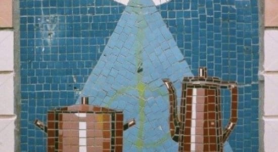 « Ne laissez pas la cuisinière à gaz sans surveillance ». Une mosaïque murale soviétique.