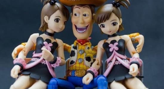 I got a snake on their boobs (woody)