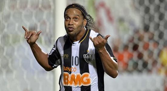 Ronaldinho, tranquille.... [vs Arsenal de Sarandi] 