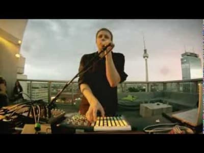[Electro-Trip Hop] Jan Blomqvist - Something Says 
