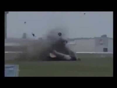 Crash lors du Vectren Dayton Air Show. [Impressionnant]