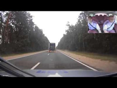Police biélorusse poursuit un camionneur ivre...