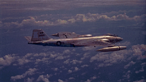 Un B-57 qui observe une bombe A