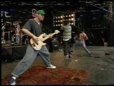 Rage Against The Machine - Bullet in the head live 93'