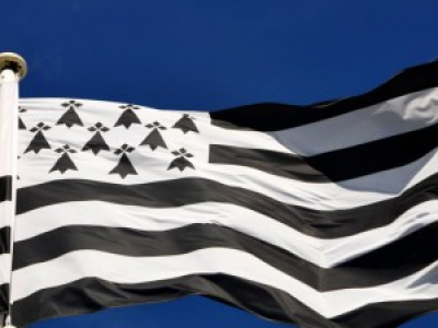 http://www.ouest-france.fr/bretagne/le-drapeau-breton-devrait-bientot-devenir-un-emoji-5146172