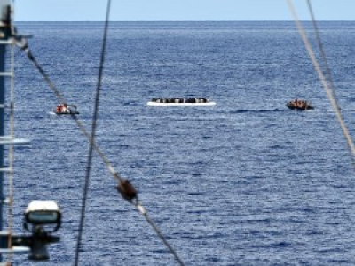 http://mobile.lemonde.fr/societe/article/2017/08/07/des-militants-d-extreme-droite-en-mediterranee-pour-repousser-les-embarcations-de-migrants_5169421_3224.html