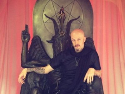 https://www.vice.com/fr/article/pad9xy/temple-satanique-nouveau-paradis-queer