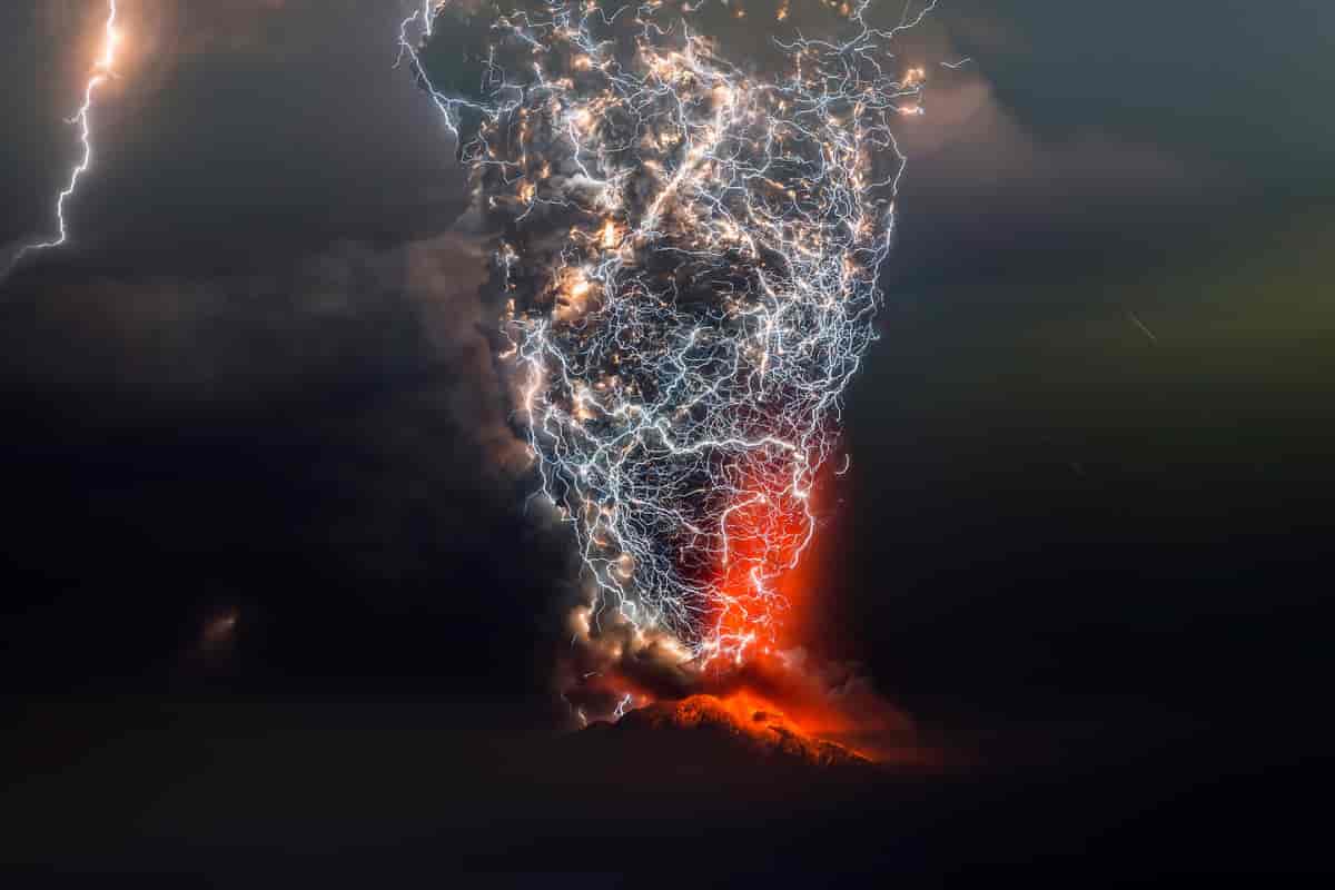 Eclairs au-dessus du volcan Calbuco au Chili