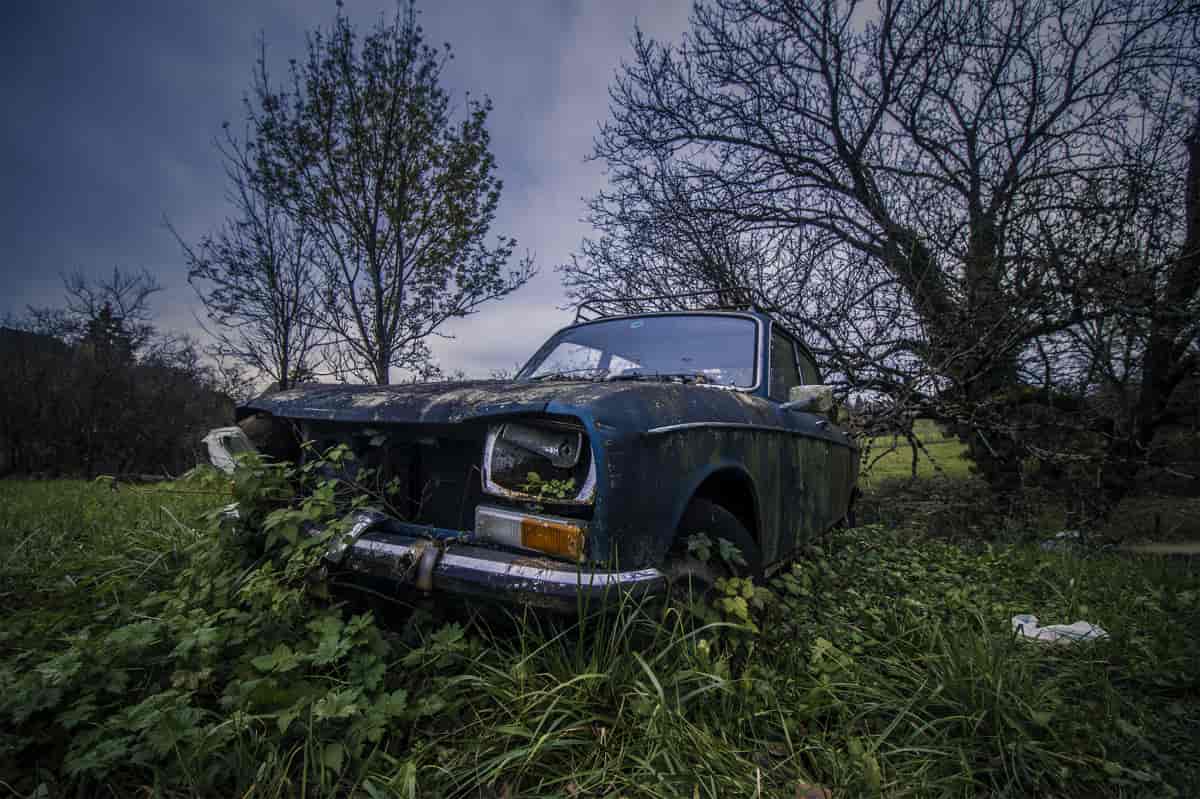 Peugeot 504 abandonnée