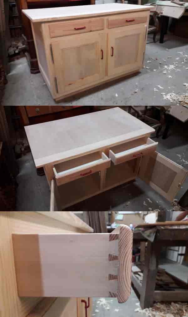 Mon 1er vrai projet que j'ai fais pendant mon stage de février cette année, juste avant le 1er confinement. Après 2 tabourets, mon patron m'a mit sur la création d'un meuble de rangement pour l'atelier. 