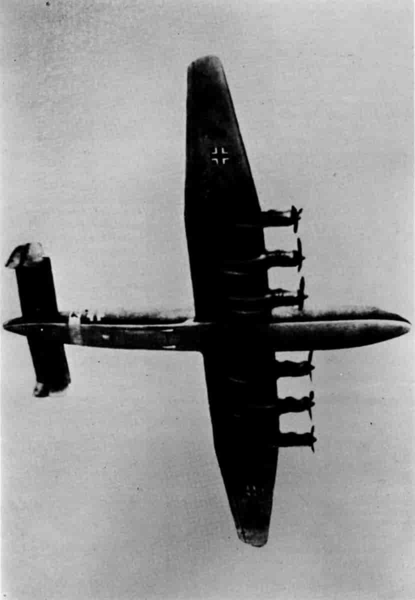 Le Junkers Ju 390, destiné à être le bombardier lourd de la Luftwaffe, était également un candidat pour le tristement célèbre projet « Amerika Bomber » destiné à bombarder le sol américain au départ de bases situées sur le sol européen.

